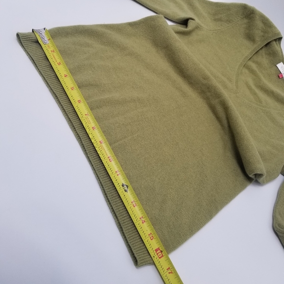 Cashmere Sweater - Chartreuse Pea Green V Neck - S - Picture 8 of 8